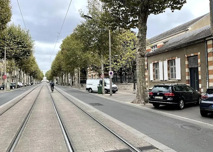 Agreable Maison De Ville Dans La Plus Belle Avenue