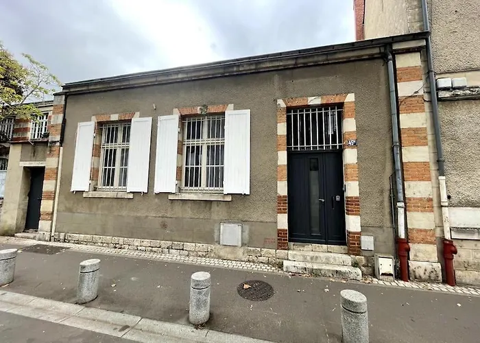 Agreable Maison De Ville Dans La Plus Belle Avenue